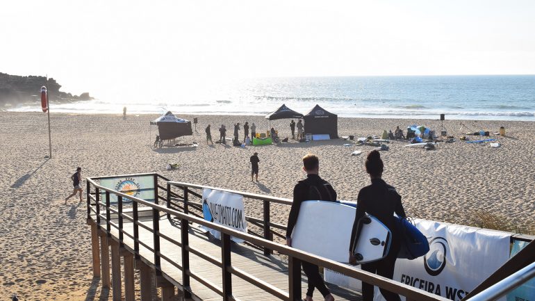 surfen in ericeira mit dem rapture camp