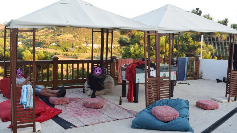 terrasse surfcamp ericeira