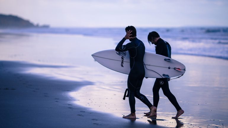 gewinne ein custom shaped surfboard beim instagram gewinnspiel von surfboardbroker